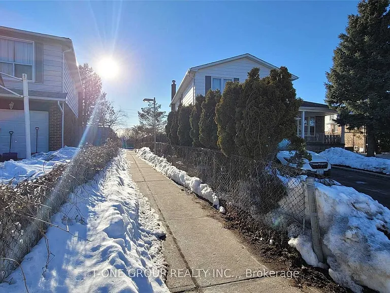 97 Briarscross Blvd #BASEMENT — Photo 13