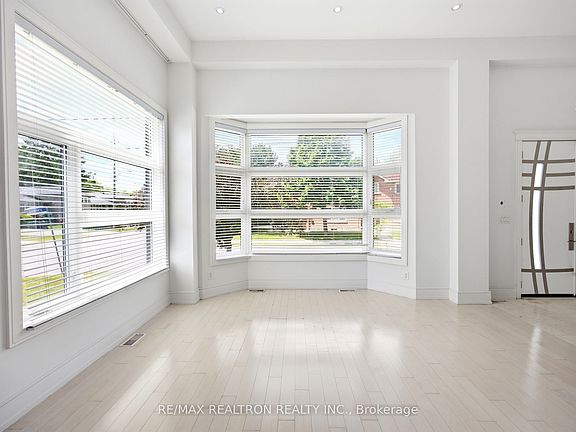 5th image of 138 Almore Ave