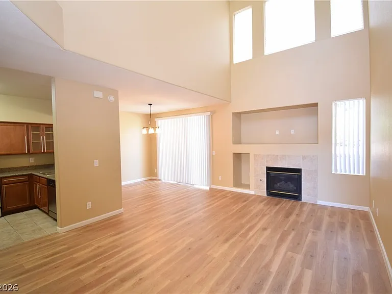 1613 Queen Victoria St #103 — Photo 7