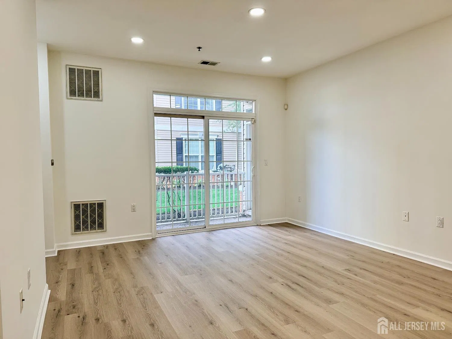2 bed, 2.0 bath, 1153 sqft, $2,650 — Photo 3