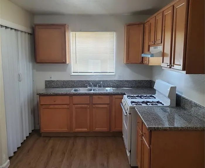 3520 Y St #1 — Photo 5