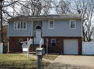 11 Bennett Ct, Copiague, NY 11726