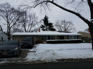 411 Estate Dr, Buffalo Grove, IL 60089