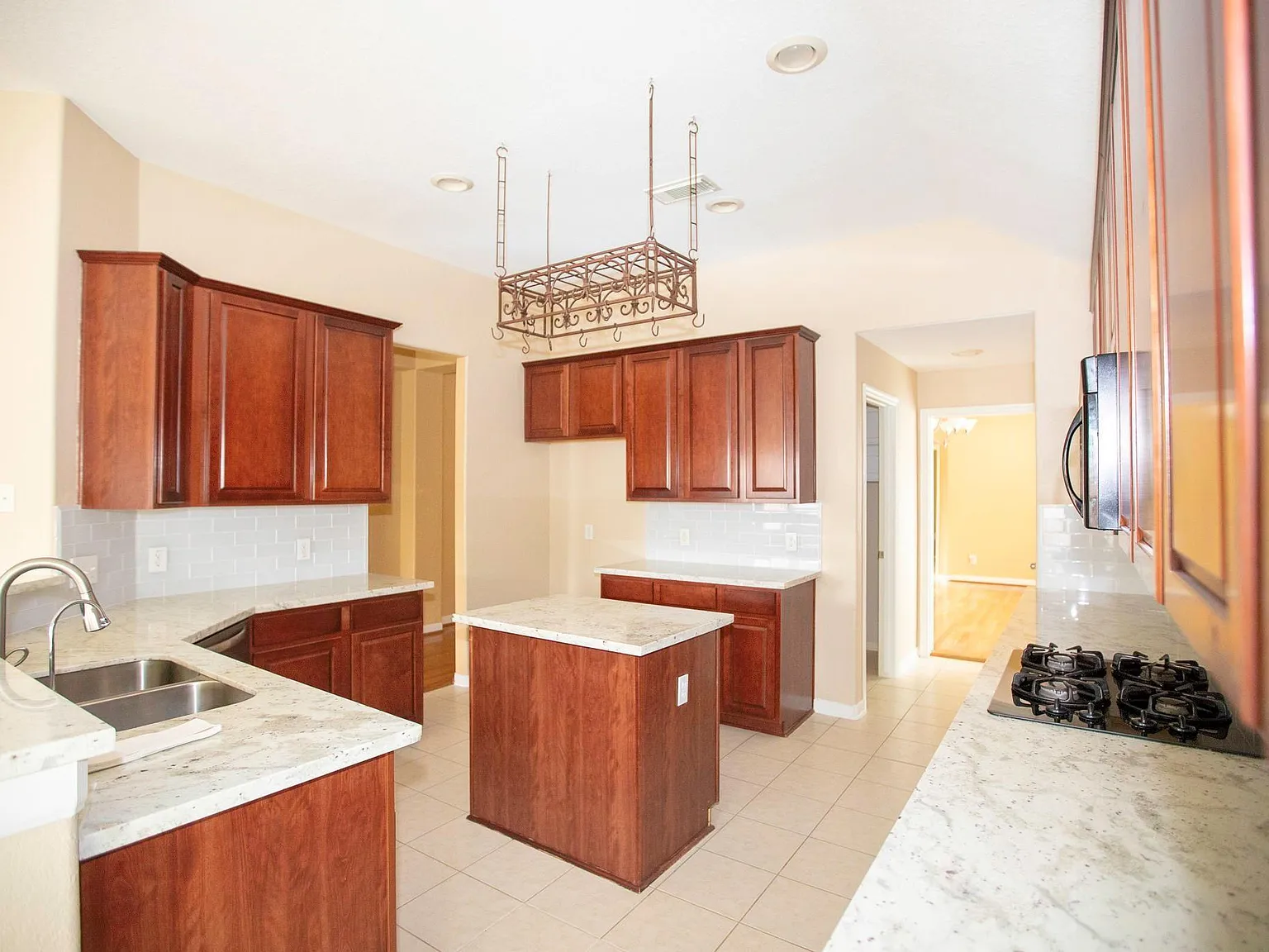 4 bed, 2.5 bath, 2767 sqft, $2,750 — Photo 4