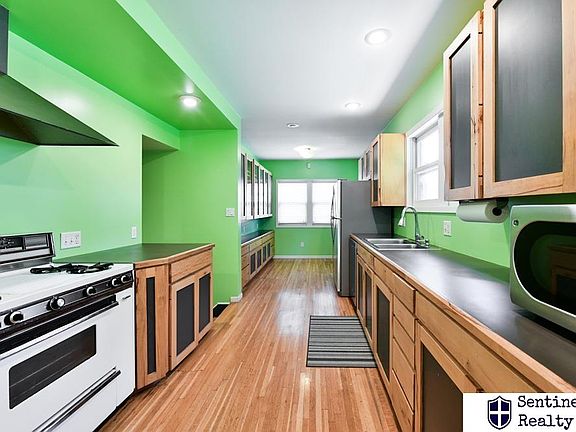 4th image of 4212 Shirley St