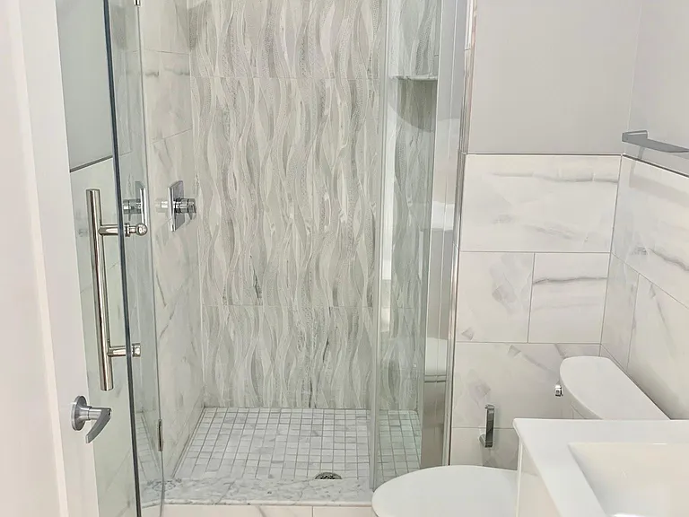 302 Richmond St #6 — Photo 8