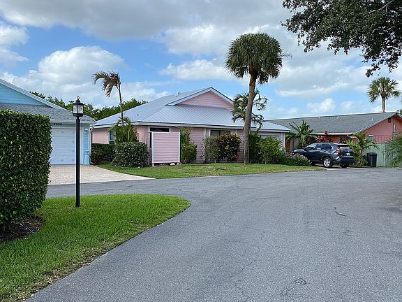 3rd image of 4030 NE Breakwater Dr