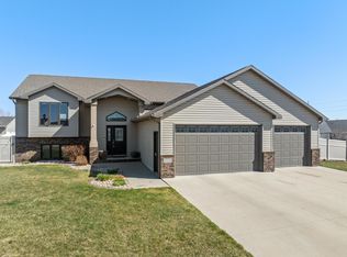 1817 35th Ave SE, Minot, ND 58701