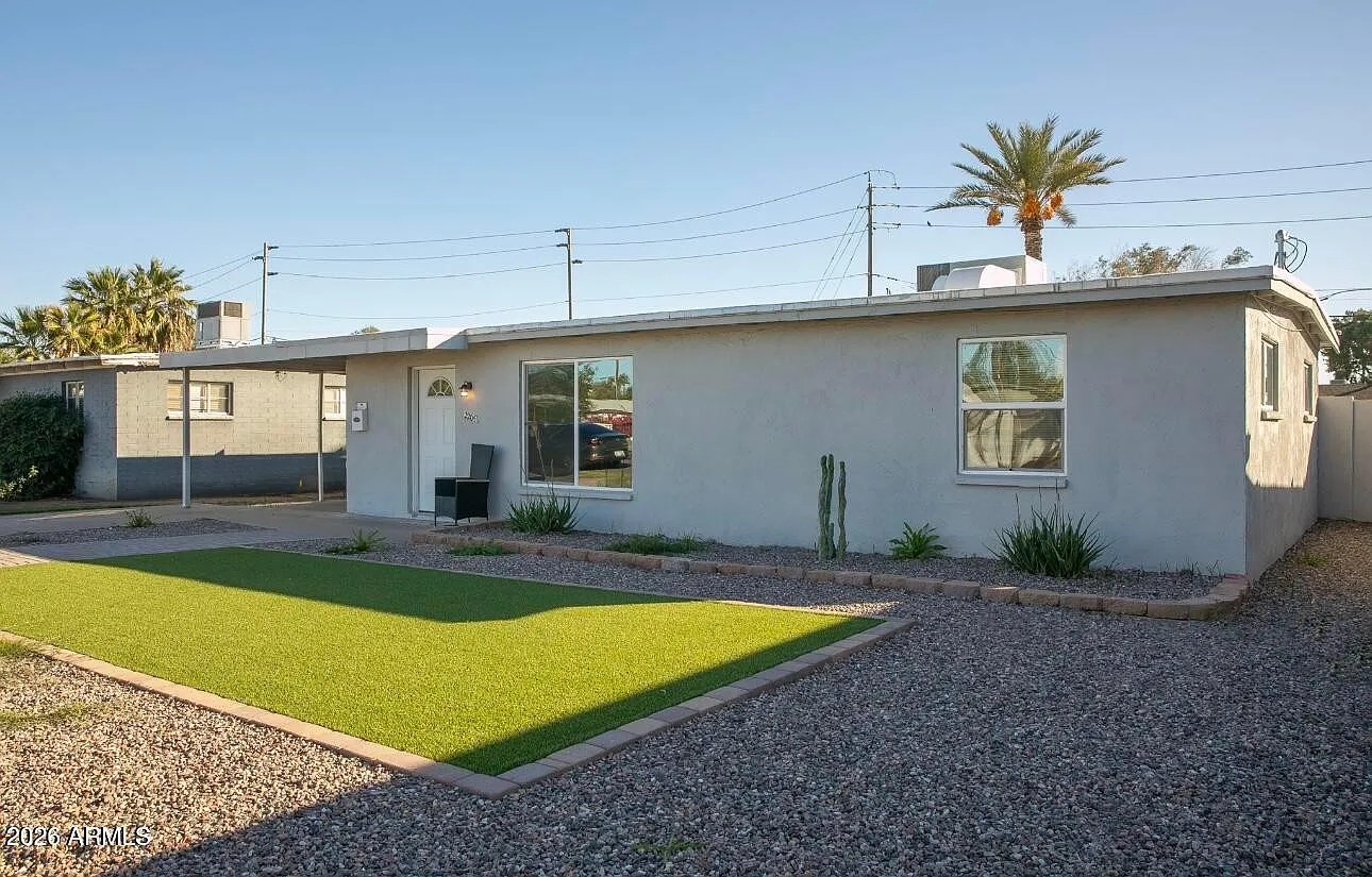 3 bed, 1.0 bath, 950 sqft, $1,999 — Photo 1