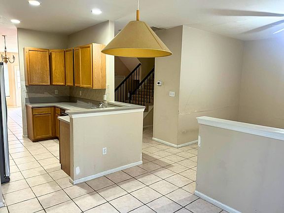 5th image of 90 Crown Point Rd