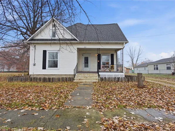 212 S Broadway St, Greenup, IL 62428