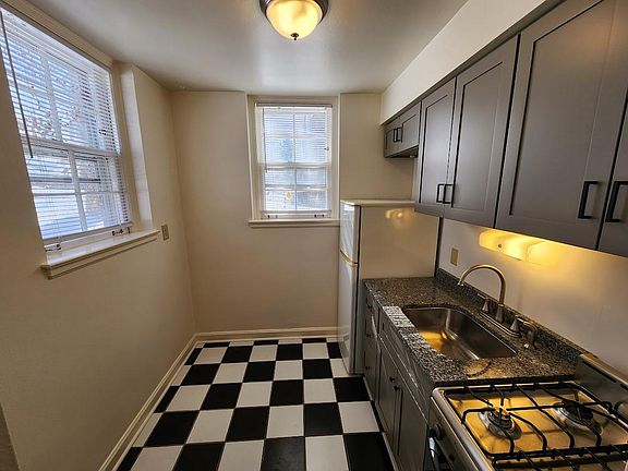 2nd image of 227 Montrose Pl APT B