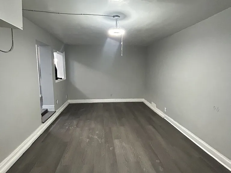 10140 Yonge St #5 — Photo 2