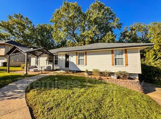 7012 N Winan Ave, Parkville, MO 64152