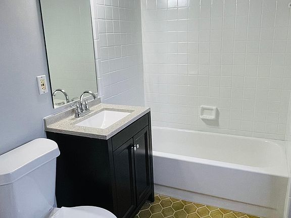 5th image of 1341 Ford Ave #1