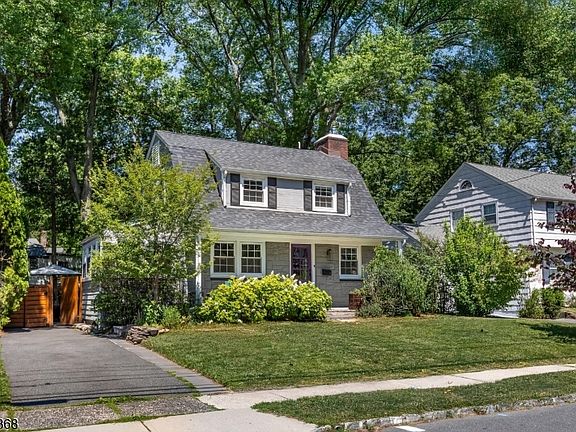 2nd image of 20 College Ave