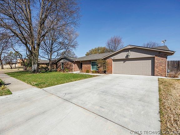 5th image of 6008 Martin Pl