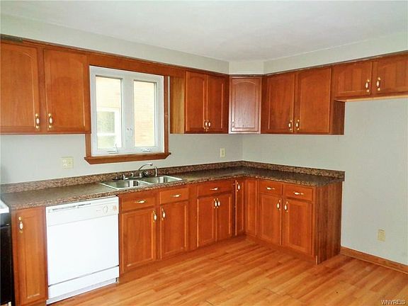 5th image of 479 Woodland Dr