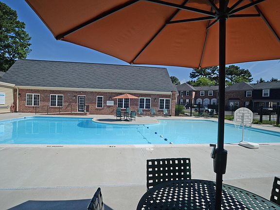 4th image of 160 Yeardley Dr APT 18