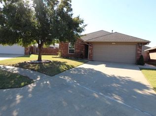 504 SW 38th Ter, Moore, OK 73160
