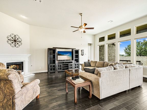 5th image of 3925 Octavia Dr