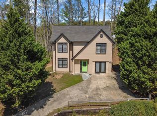 3460 Estate Lake Dr, Fairburn, GA