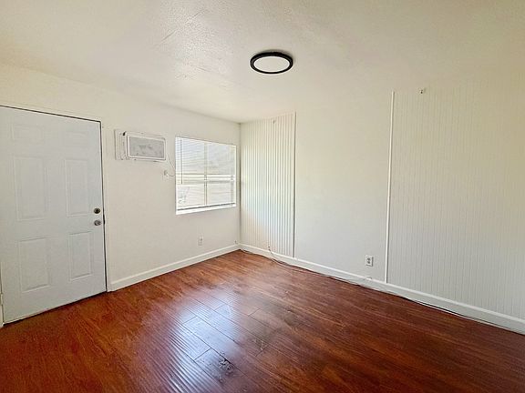 5th image of 2309 N Naomi St #F