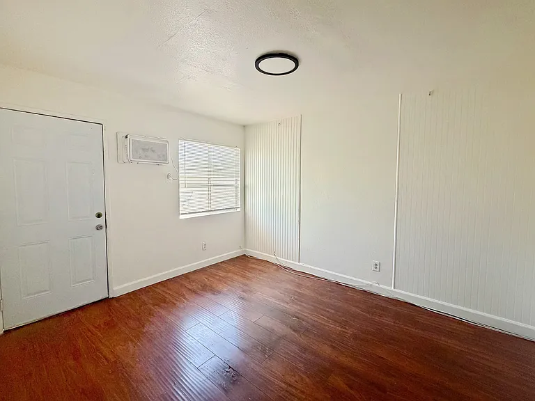 2309 N Naomi St #F — Photo 5