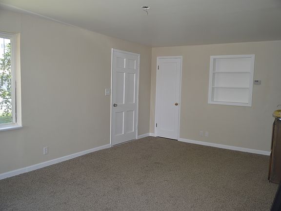 5th image of 1240 Cathryn Ave