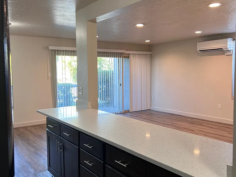 Harrison Pointe Apartments — Photo 1