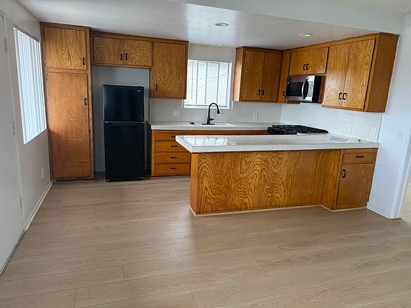 2nd image of 1712 W 166th St APT C
