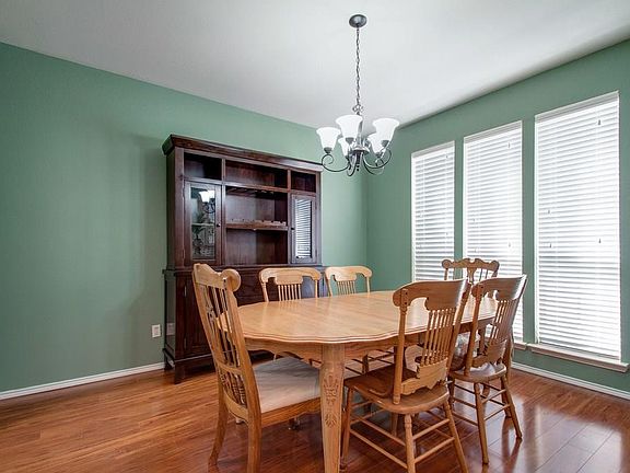 4th image of 873 Summit Pointe