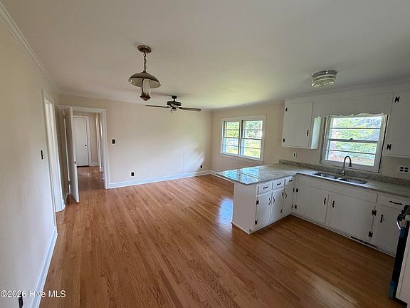 4th image of 2510 Trull St SW
