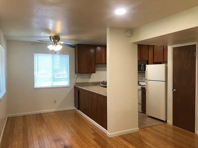 La Vista Apartments — Photo 17