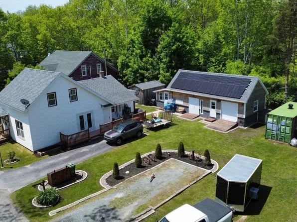 22 Forest St, Queens, NS B0T 1B0
