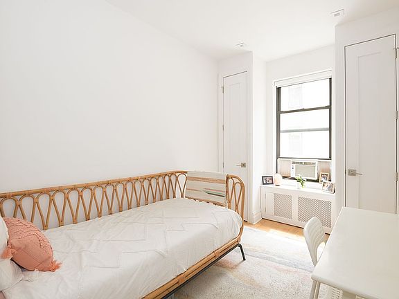 5th image of 61 Eastern Pkwy APT 4D