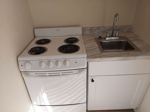 4th image of 1040 Martin Ave #5