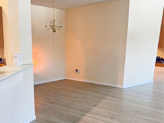 5th image of 409 W Tangerine Sq SW