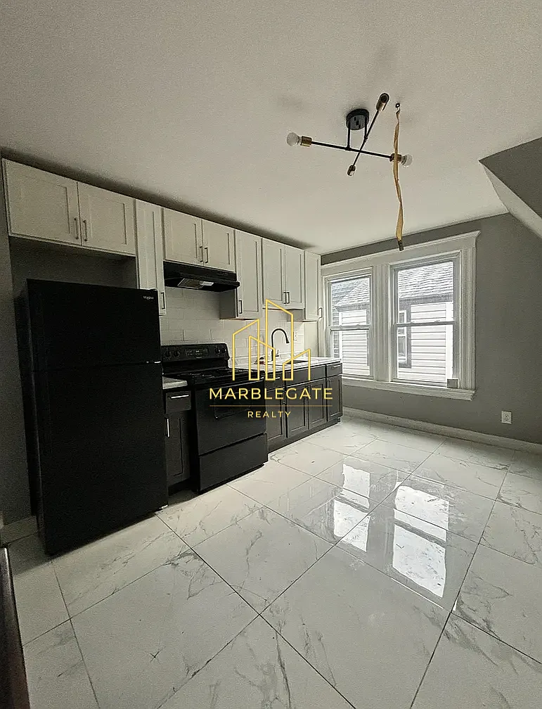 2 bed, 850 sqft, $1,800 — Photo 1