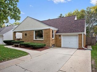 1136 Redwood Dr, Green Bay, WI 54304
