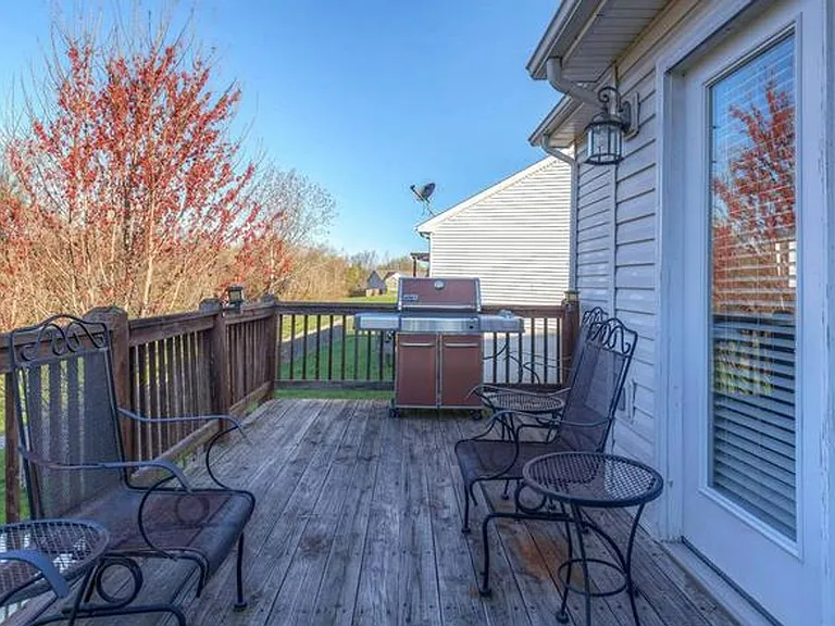 310 Royallsprings Pkwy — Photo 15