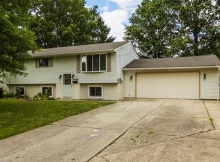 34656 W Point Dr, North Ridgeville, OH 44039