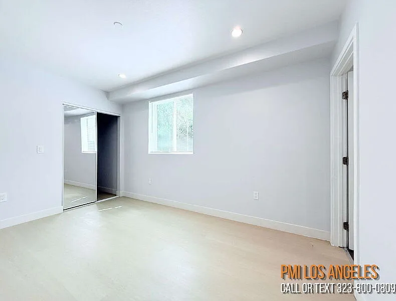 3 bed, 2.0 bath, 1200 sqft, $3,200 — Photo 2