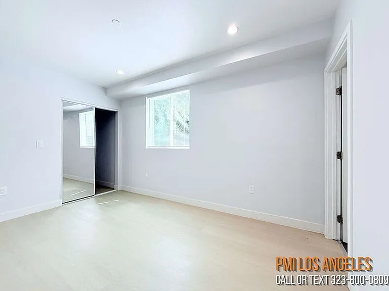 206 E 87th St — Photo 2