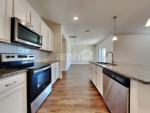 3rd image of 163 Banyan Forest Dr