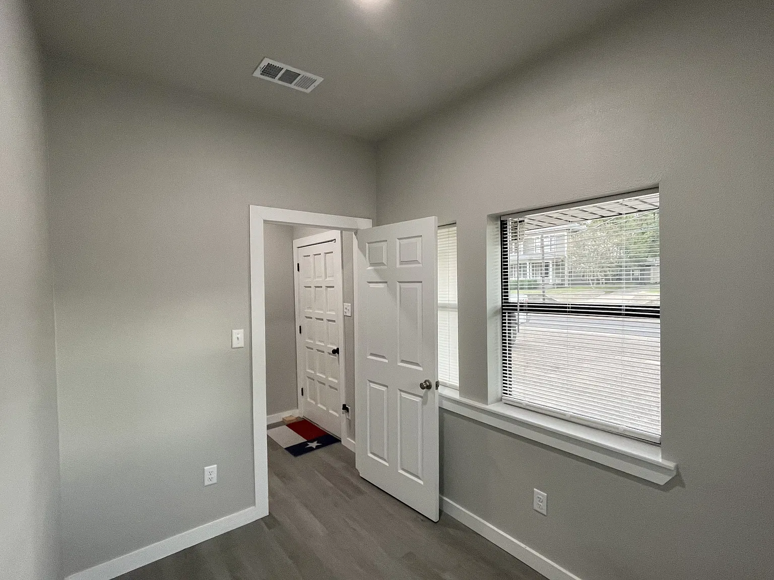 409 East Corsicana Street #B - 1-3 — Photo 3
