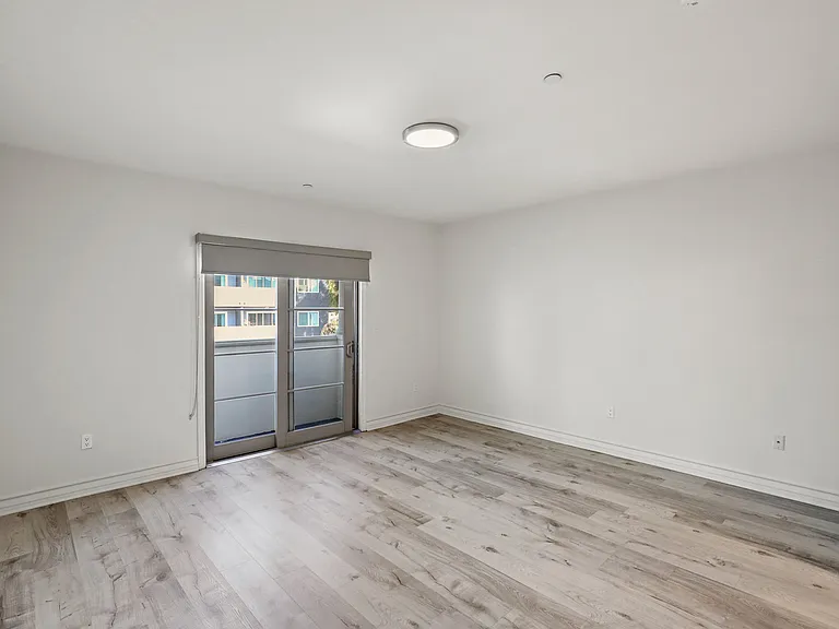 Spacious Living Room with Balcony