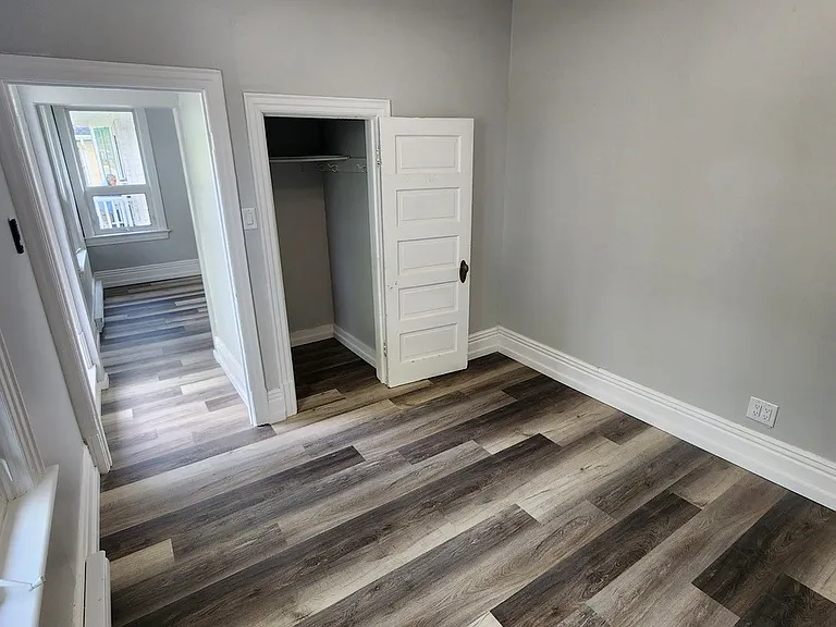 192 Canora St — Photo 7