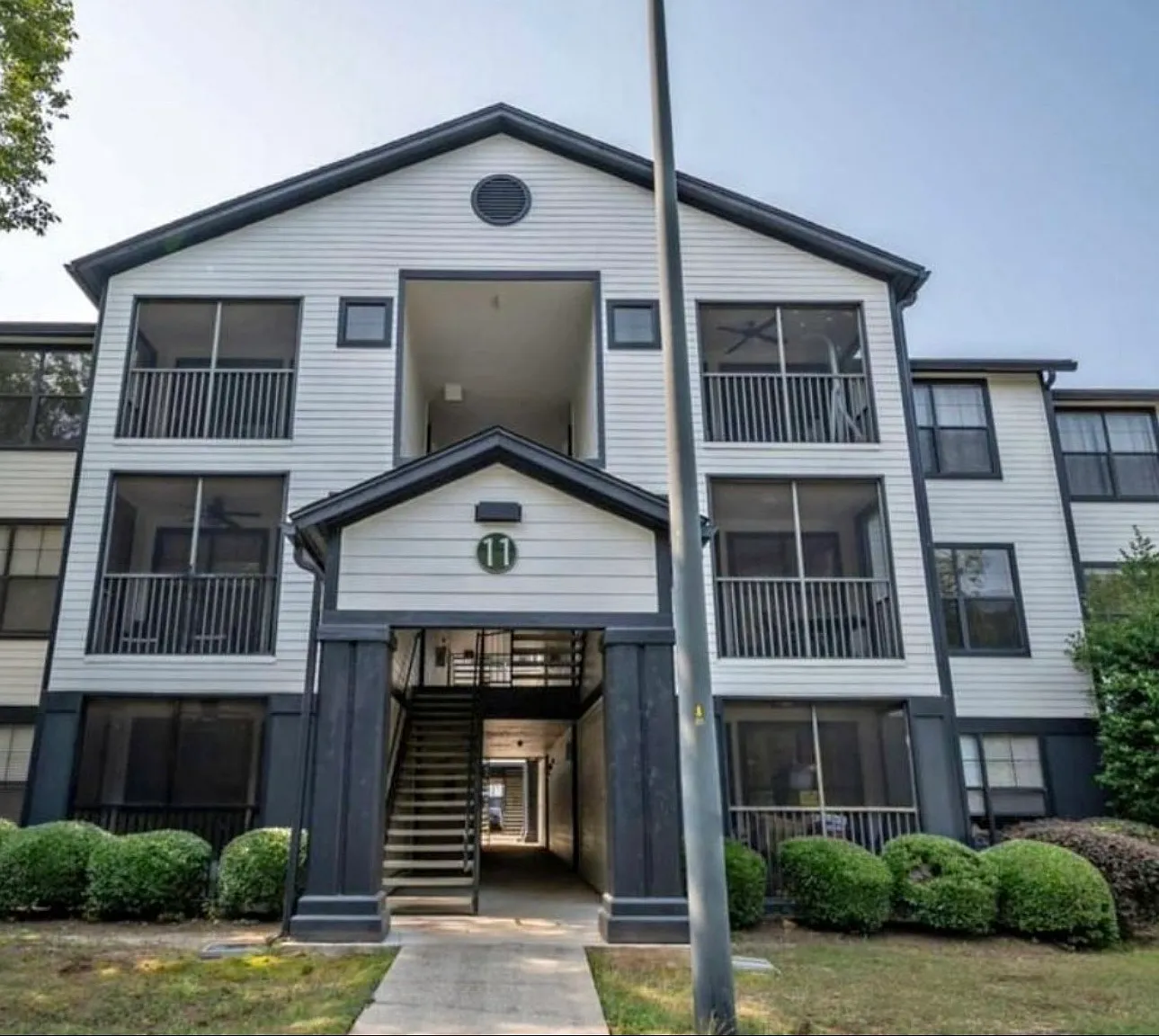 2 bed, 854 sqft, $1,700 — Photo 2