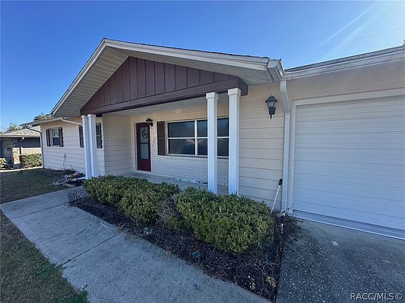 2nd image of 3335 N Tamarisk Ave